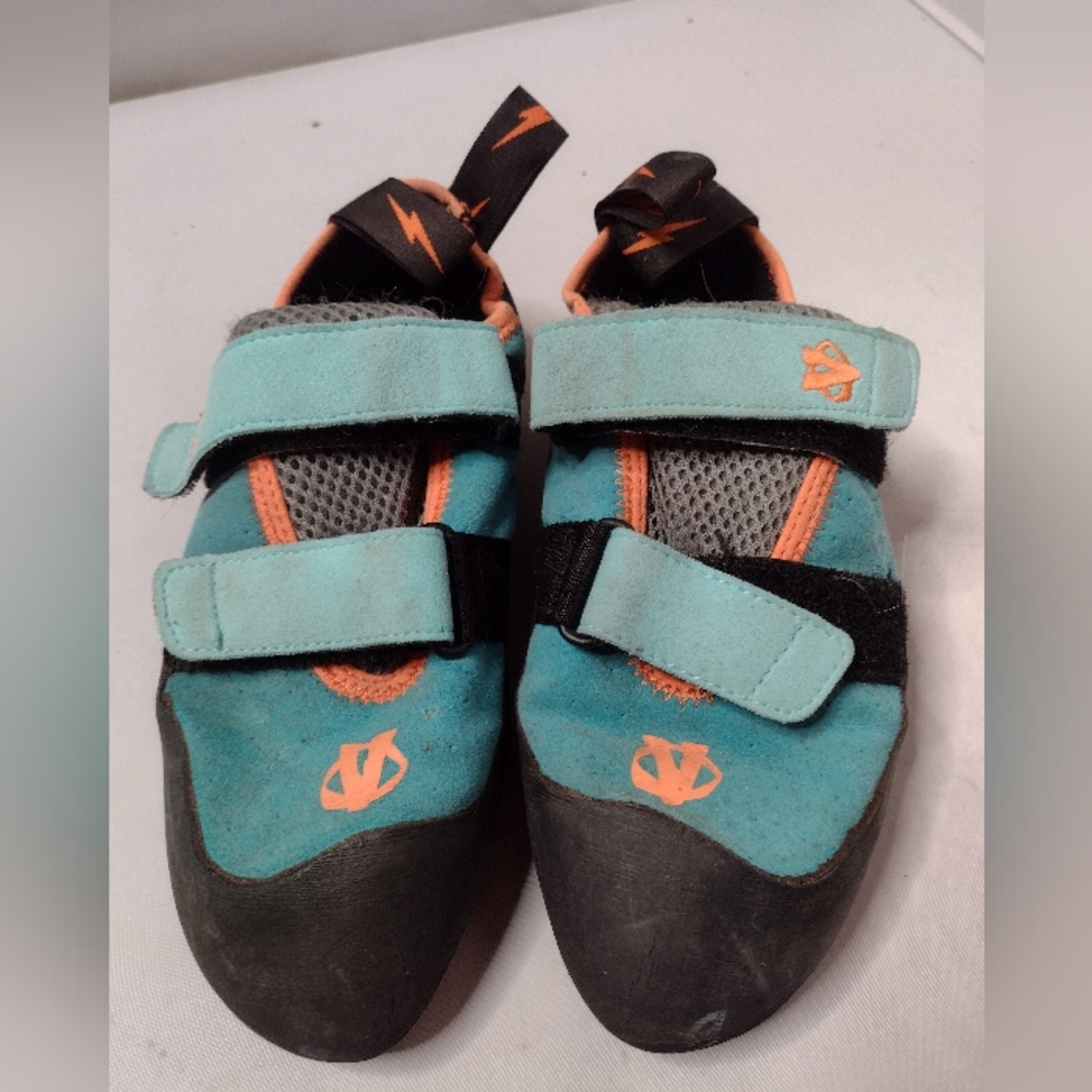 Women's Athletic Climbing Shoes in Teal and Black
